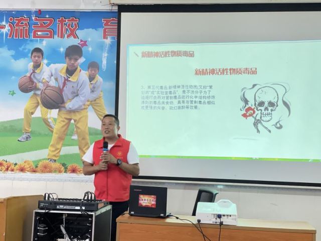 禁毒宣傳進(jìn)校園，讓青春綠色無(wú)毒 (3).jpg