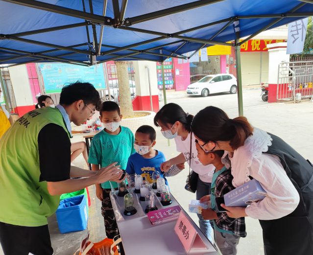 三鄉(xiāng)鎮(zhèn)開展“親子游園樂融融，大手小手齊禁毒“宣傳活動圖片3.jpg